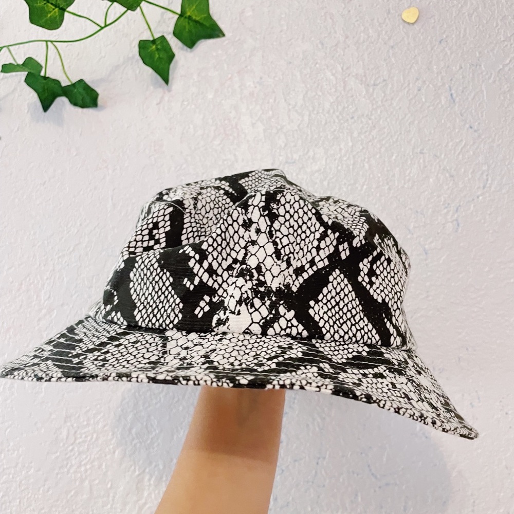 Reptile print bucket hat